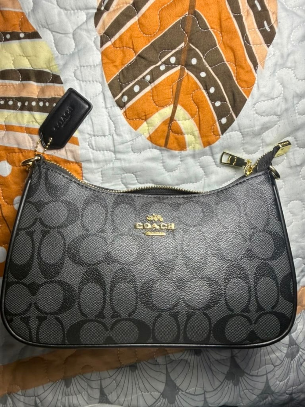 Coach Black Signature Chain Shoulder Bag with Gold Hardware - Picture 4 of 6